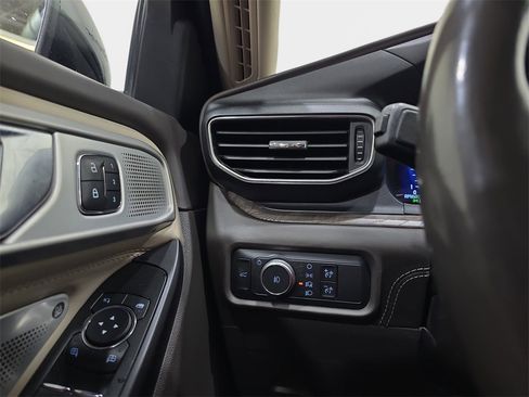 Used 2020 Ford Explorer Platinum w/ Premium Technology Package image 29