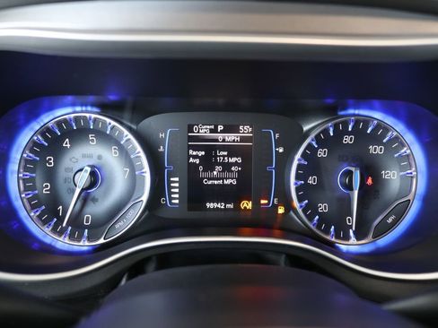 Used 2020 Chrysler Pacifica Touring-L image 46