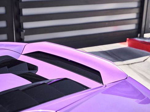 Used 2024 Lamborghini Huracan EVO image 11