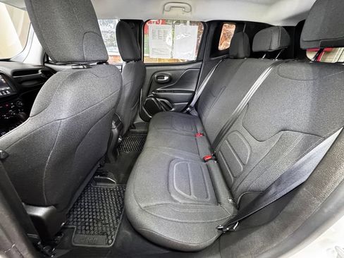Used 2022 Jeep Renegade Latitude AWD/4WD image 43