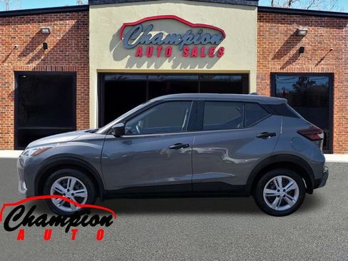 Used 2023 Nissan Kicks S FWD image 8