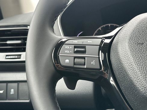 Certified 2025 Honda Pilot Touring image 28