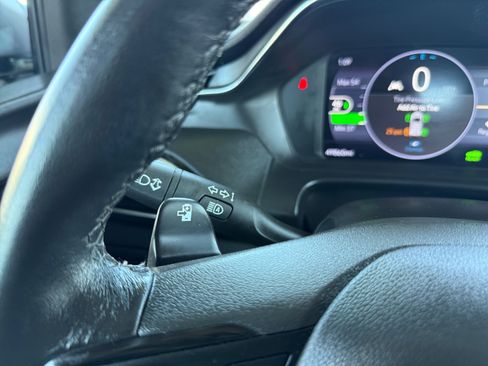 Used 2023 Chevrolet Bolt EUV LT w/ Comfort Package FWD image 18