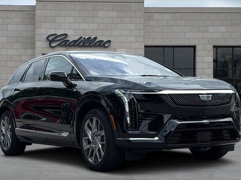 Used 2025 Cadillac Optiq Luxury 2 w/ LPO, Floor Liner Package AWD/4WD image 1