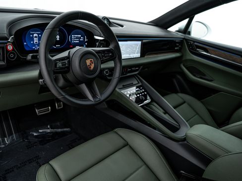 New 2025 Porsche Macan 4S Electric image 4