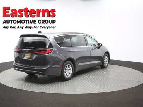 Used 2023 Chrysler Pacifica Touring-L FWD image 41