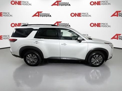 Used 2025 Nissan Pathfinder SV FWD image 8