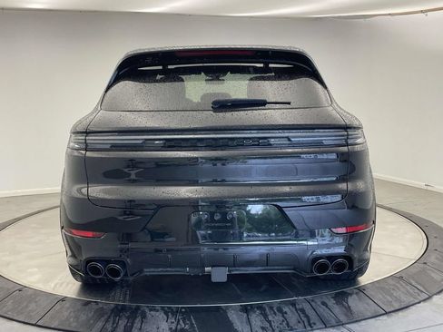 Certified 2025 Porsche Cayenne GTS AWD/4WD image 6