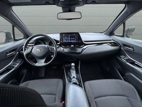 Used 2019 Toyota C-HR XLE image 9