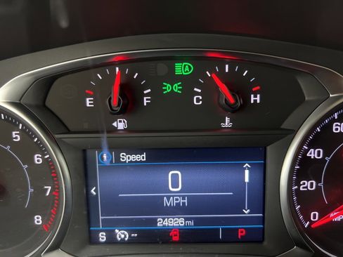 Used 2023 GMC Acadia SLE w/ LPO, Floor Liner Package image 10