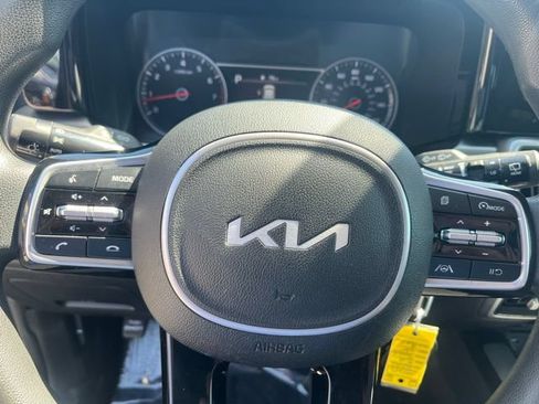 Used 2022 Kia Sorento LX AWD/4WD image 21