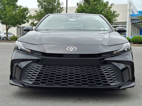 Used 2025 Toyota Camry SE w/ Convenience Package FWD image 5