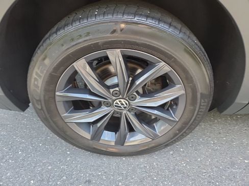 Used 2022 Volkswagen Tiguan SE AWD/4WD image 11