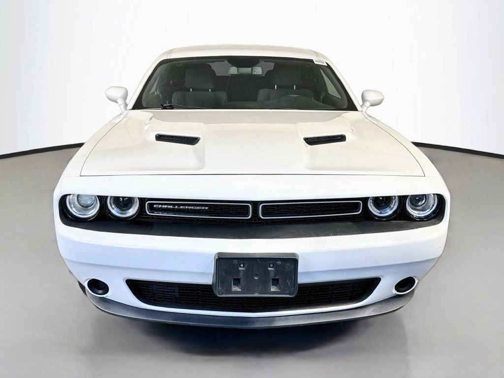 Used 2017 Dodge Challenger SXT w/ Driver Convenience Group RWD image 2