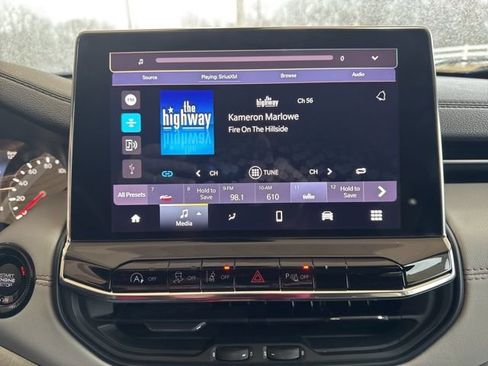 Used 2022 Jeep Compass Limited image 19