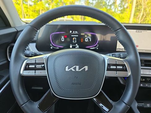 Used 2025 Kia Telluride LX FWD image 19