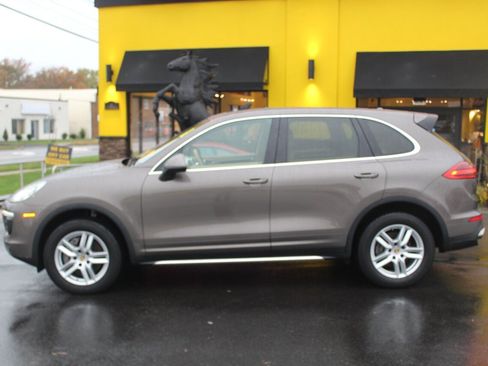 Used 2016 Porsche Cayenne image 24