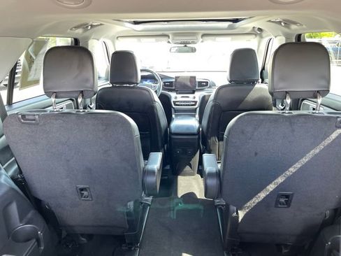 Used 2023 Ford Explorer XLT w/ Equipment Group 202A AWD/4WD image 32