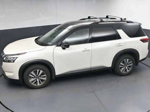 Used 2023 Nissan Pathfinder SL AWD/4WD image 38