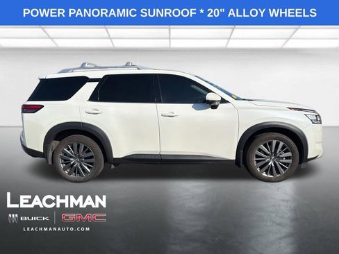 Used 2022 Nissan Pathfinder SL w/ SL Premium Package image 2