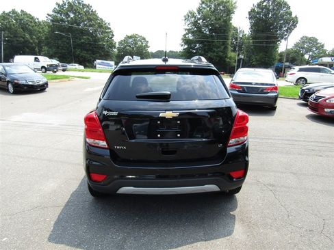 Used 2019 Chevrolet Trax LT w/ LT Convenience Package FWD image 6
