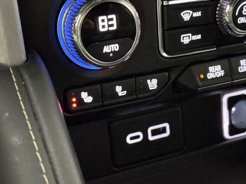 Used 2021 GMC Yukon SLT w/ SLT Luxury Package image 19