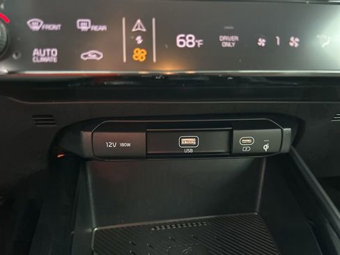 Used 2023 Kia Niro EX image 24