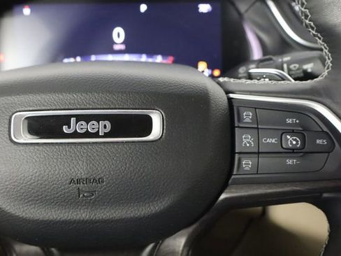Used 2022 Jeep Grand Cherokee L Limited AWD/4WD image 9