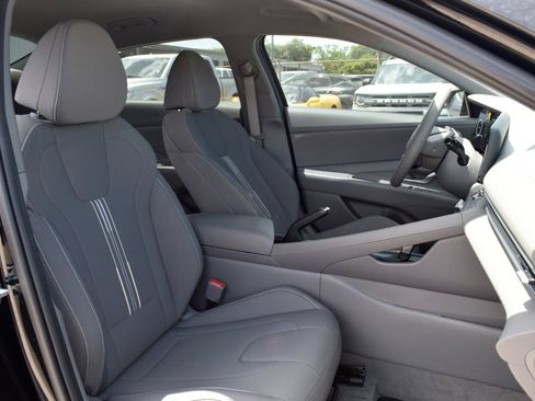 Used 2024 Hyundai Elantra SEL FWD image 22