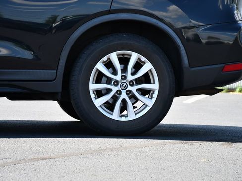 Used 2018 Nissan Rogue SV FWD image 11