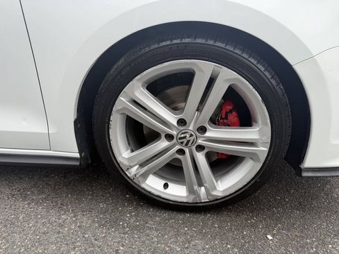Used 2017 Volkswagen Jetta GLI FWD image 13