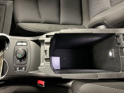 Used 2024 GMC Terrain SLE w/ Driver Convenience Package image 21