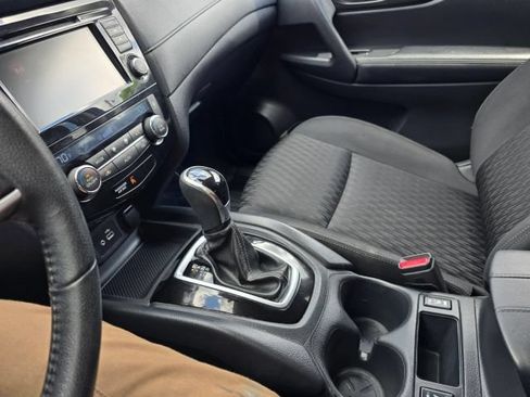 Used 2019 Nissan Rogue SV AWD/4WD image 28