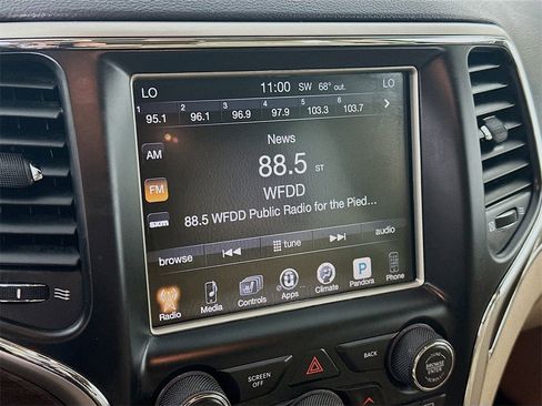 Used 2017 Jeep Grand Cherokee Limited image 17