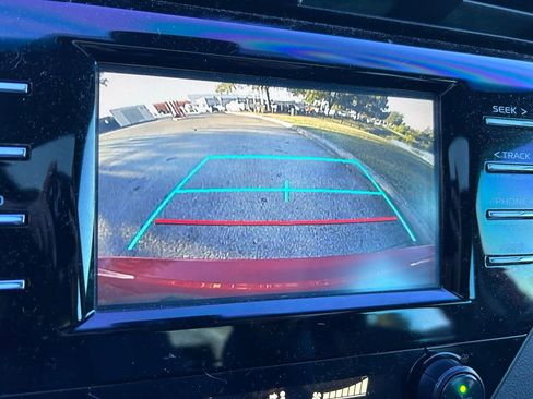 Used 2019 Toyota Camry SE image 25