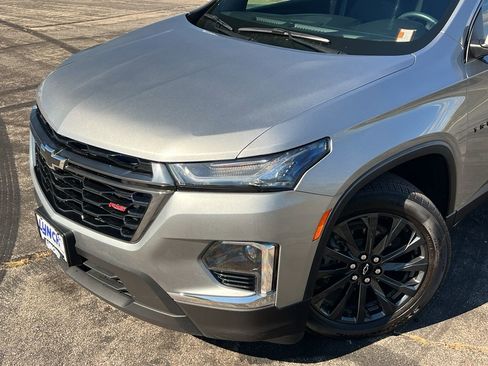 Used 2023 Chevrolet Traverse RS image 9