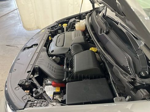 Used 2025 Chrysler Pacifica Select image 41