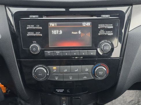 Used 2015 Nissan Rogue S image 4