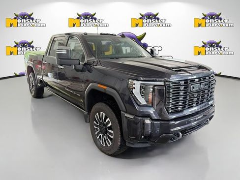 Used 2024 GMC Sierra 2500 Denali Ultimate AWD/4WD image 3