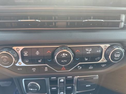 Used 2025 Jeep Wrangler Unlimited Rubicon 392 image 26