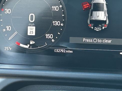 Used 2023 Land Rover Defender 110 X-Dynamic SE image 29