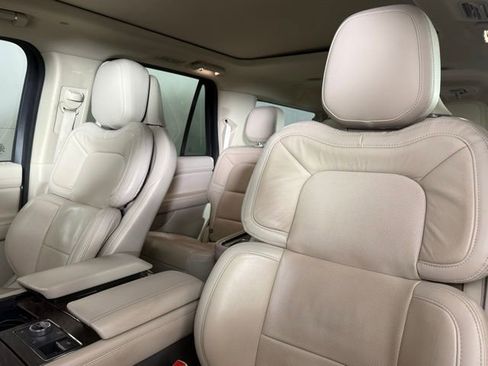 Used 2020 Lincoln Navigator L Reserve w/ Luxury Package image 14