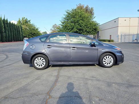 Used 2014 Toyota Prius Plug-In Hybrid image 4