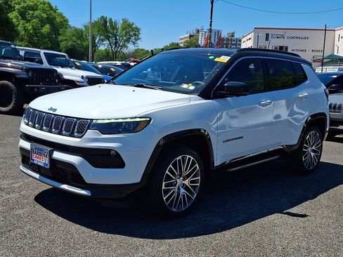 Used 2023 Jeep Compass Limited w/ Elite Group AWD/4WD image 3