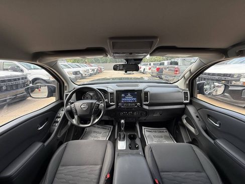 Used 2024 Nissan Frontier SV w/ Technology Package RWD image 18