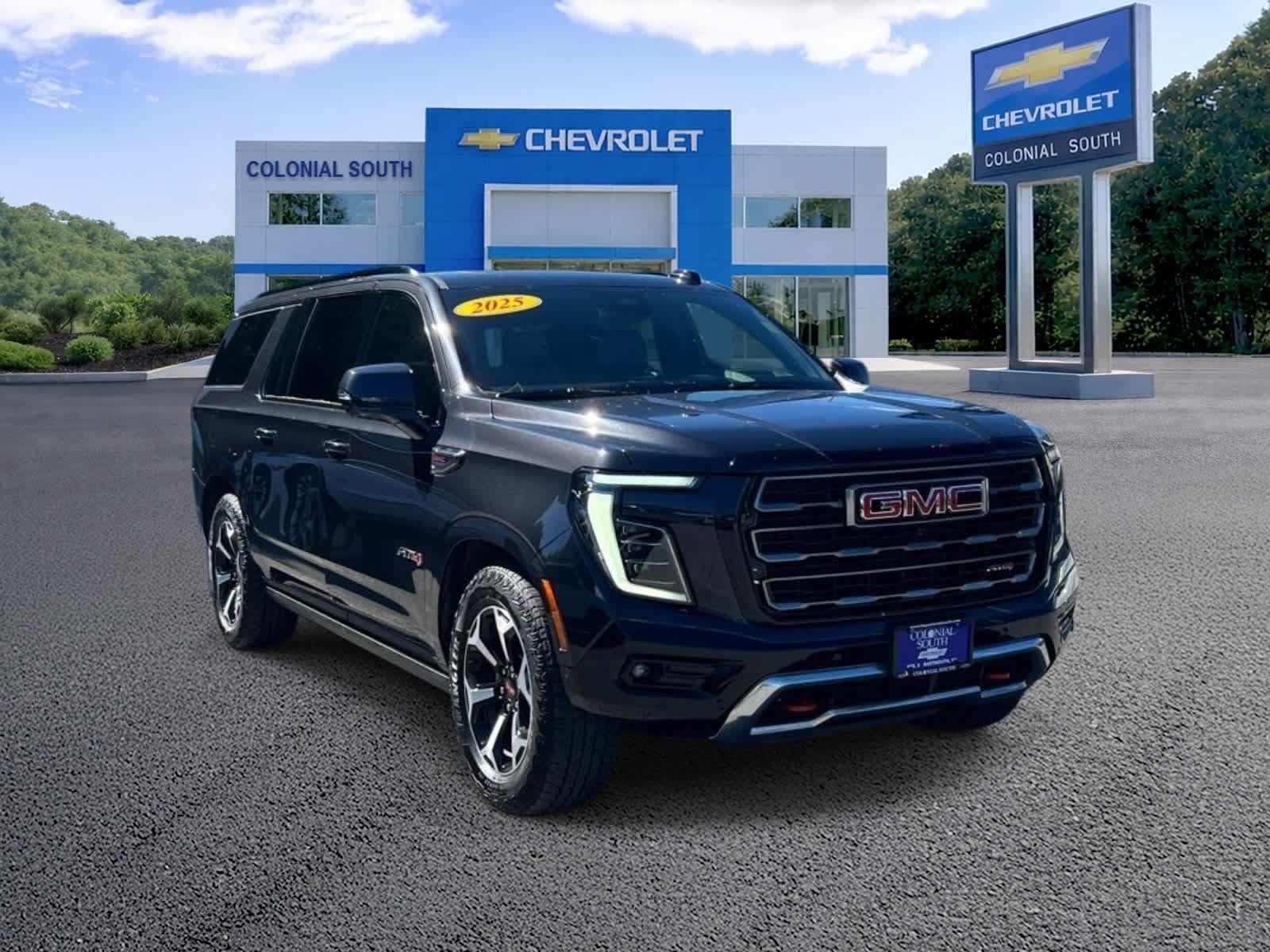 Used 2025 GMC Yukon XL AT4 w/ AT4 Premium Plus Package AWD/4WD image 8