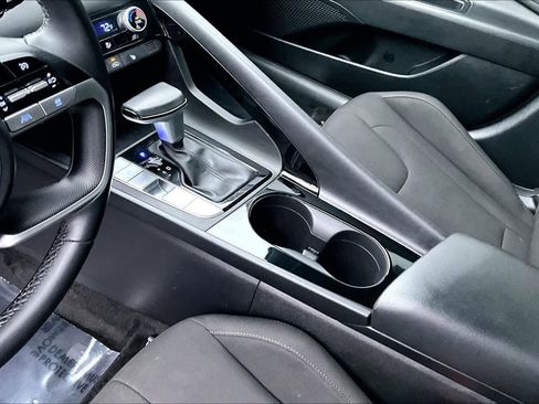 Used 2022 Hyundai Elantra SEL w/ Convenience Package image 16