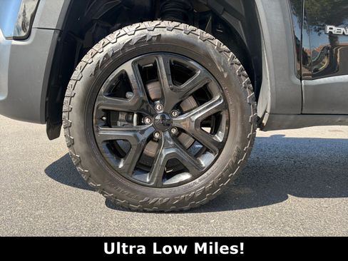 Used 2017 Jeep Renegade Altitude AWD/4WD image 11
