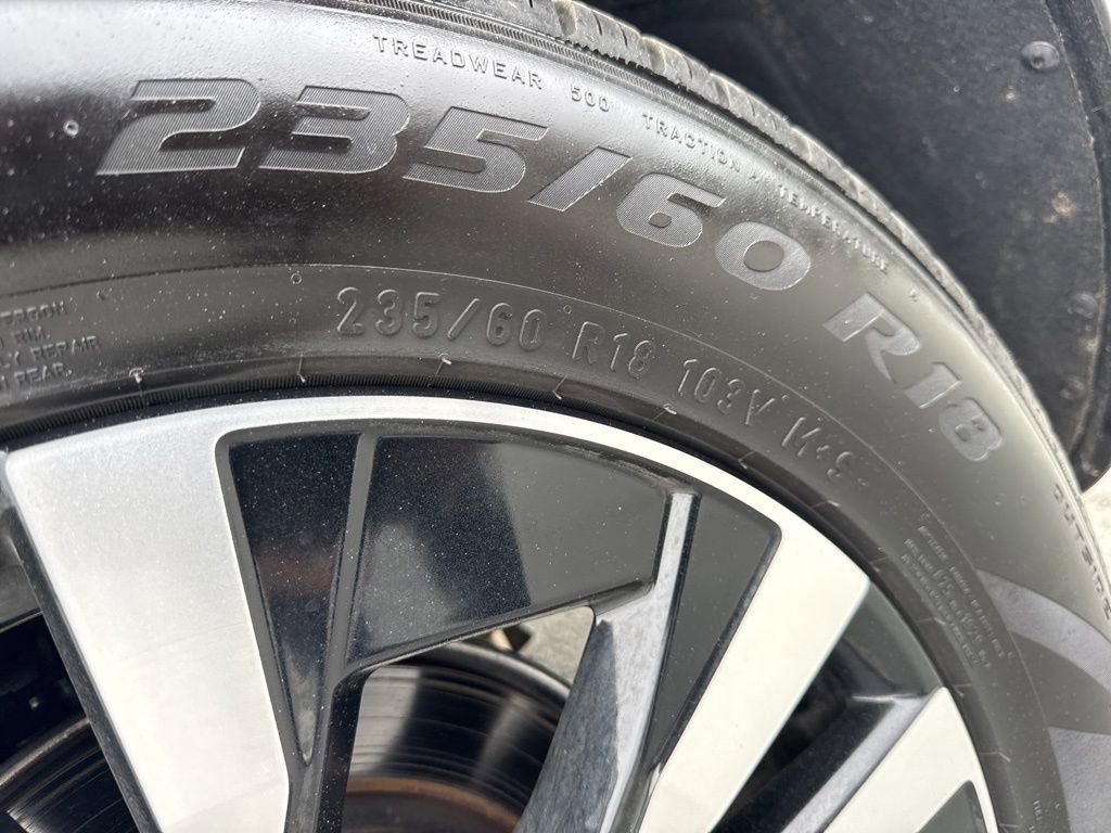 Used 2024 Volvo XC60 B5 Core AWD/4WD image 34