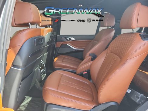 Used 2021 BMW X7 xDrive40i w/ M Sport Package AWD/4WD image 17